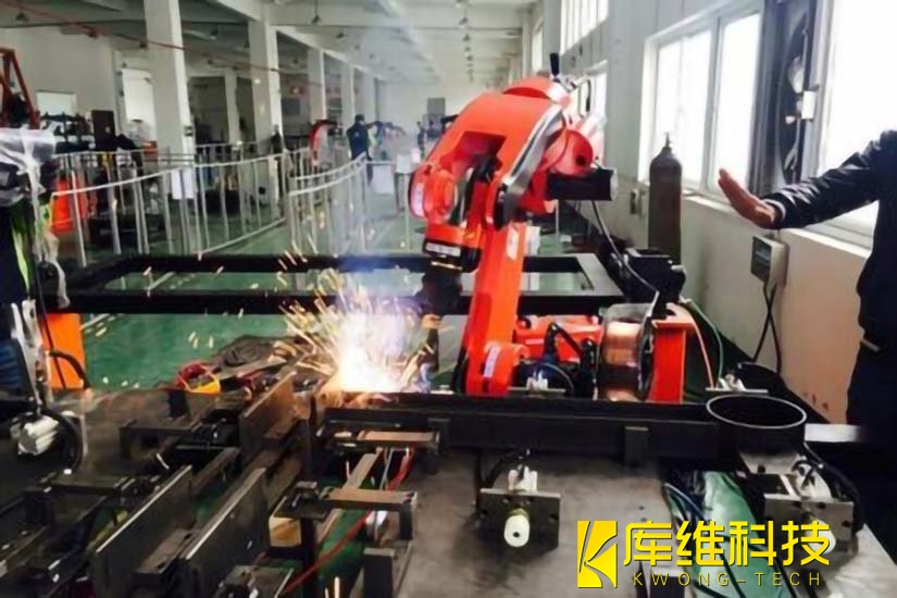 焊接<a href='http://www.njhljc.com.cn' target='_blank'><u>機器人工作站</u></a>